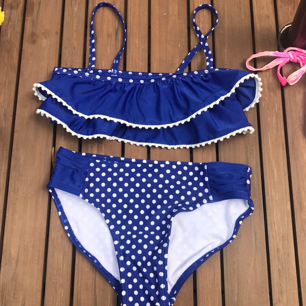 (2)Girls bikinis